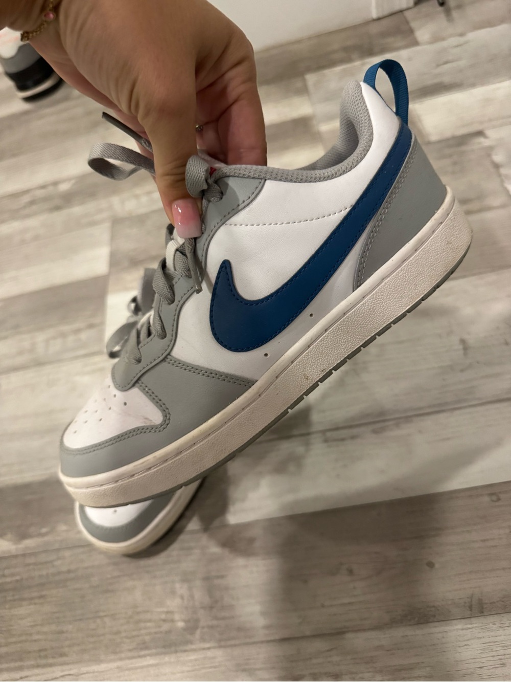 Nike Kids Low-Top Sneakers — White / Gray / Blue